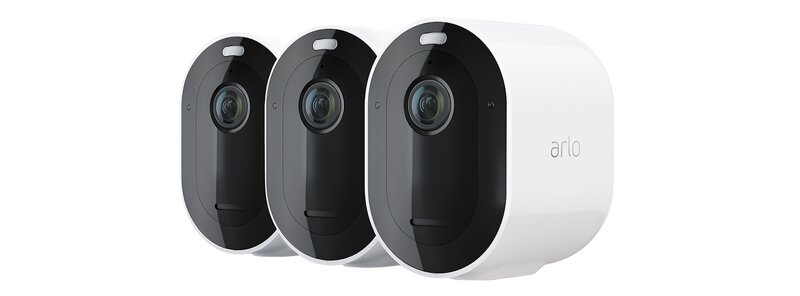 Arlo Pro 4 Spotlight – Trådlöst 2K QHD säkerhetssystem med 3 kameror – Vit