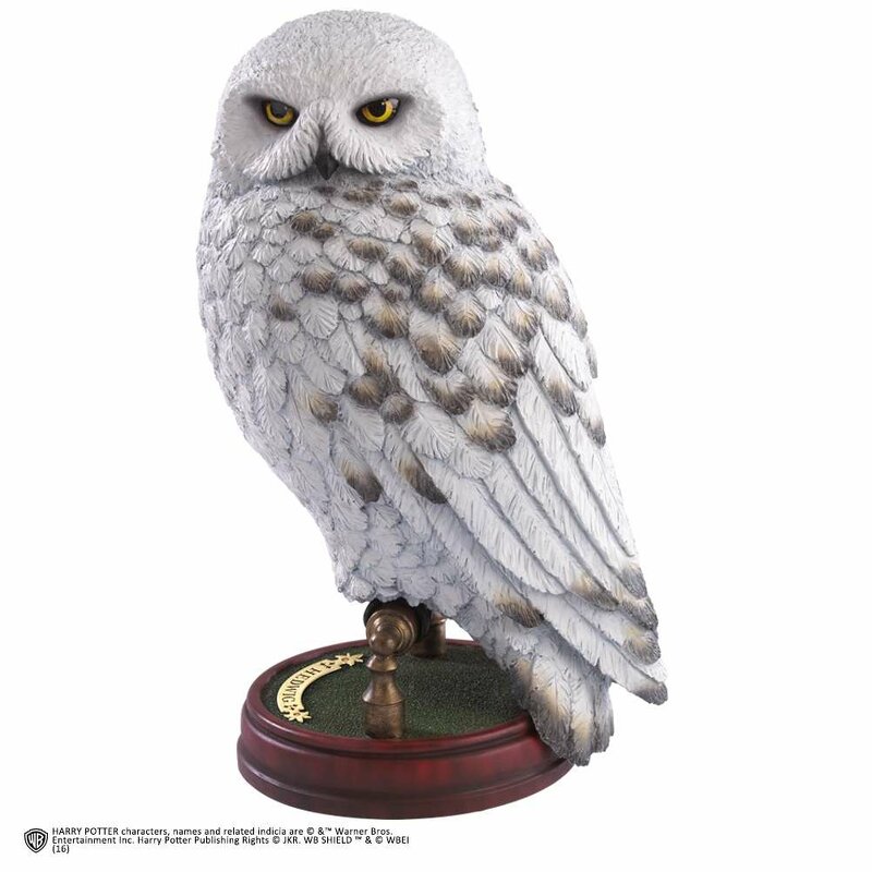 Läs mer om Harry Potter: Hedwig 24 cm staty